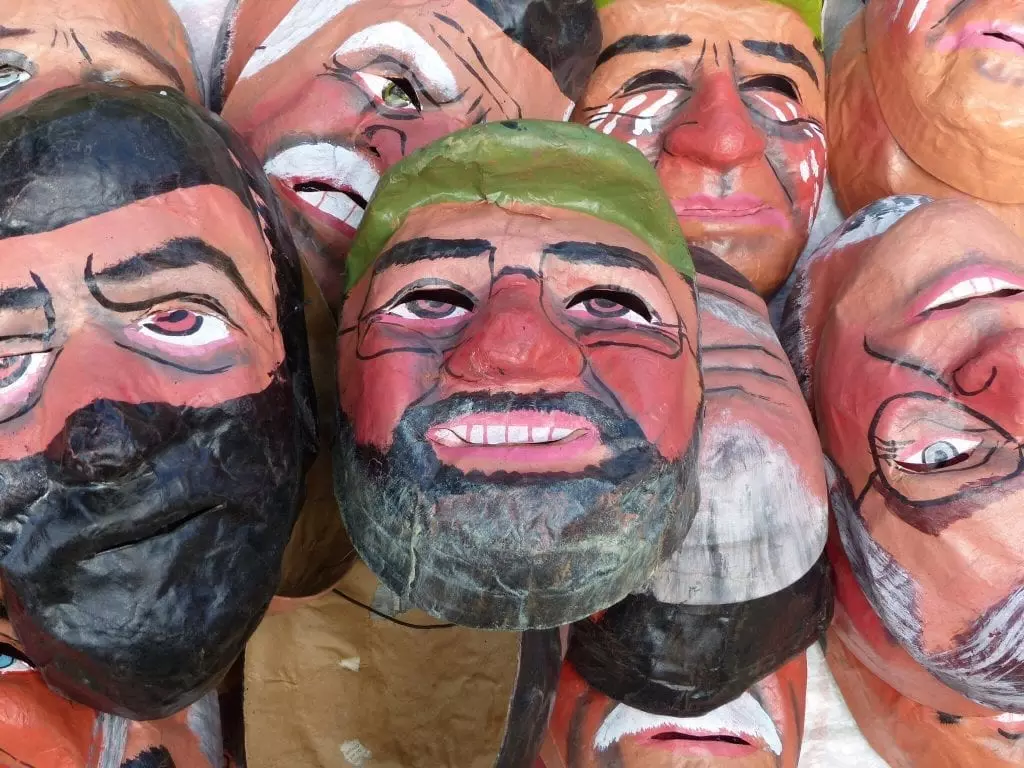 Sylvester in Quito - Ecuador mit Kind allein handgefertigte Pappmachée-Masken