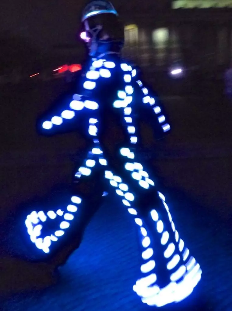 Leuchtmann beim Festival of Lights mit Kindern