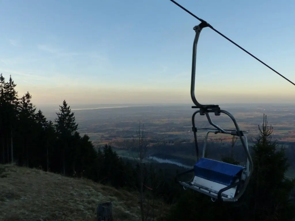 Winterurlaub (als Single) mit Kind in der Blombergbahn bei Sonnenuntergang mit Blick auf den Starnberger See