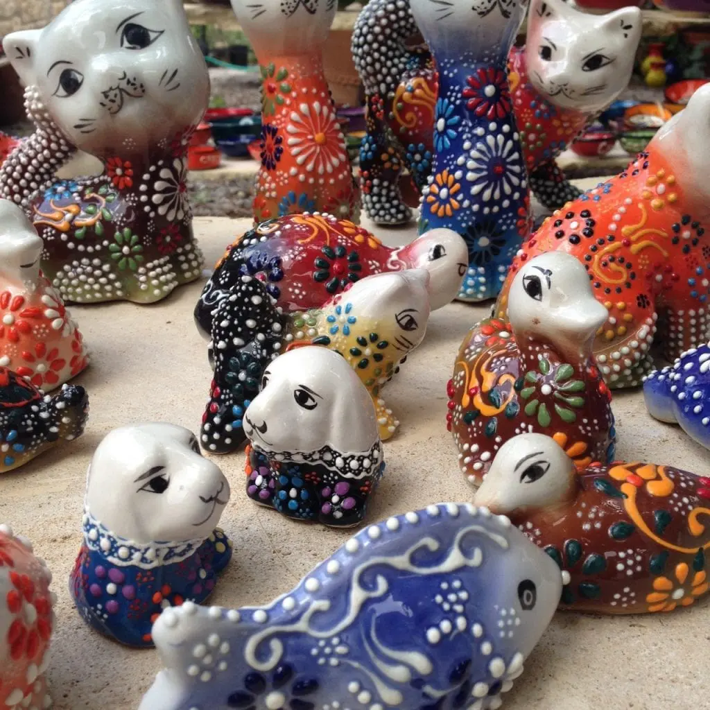 Souvenirs am Lake Kournas, Chania, Kreta Mit Kleinkind auf Kreta