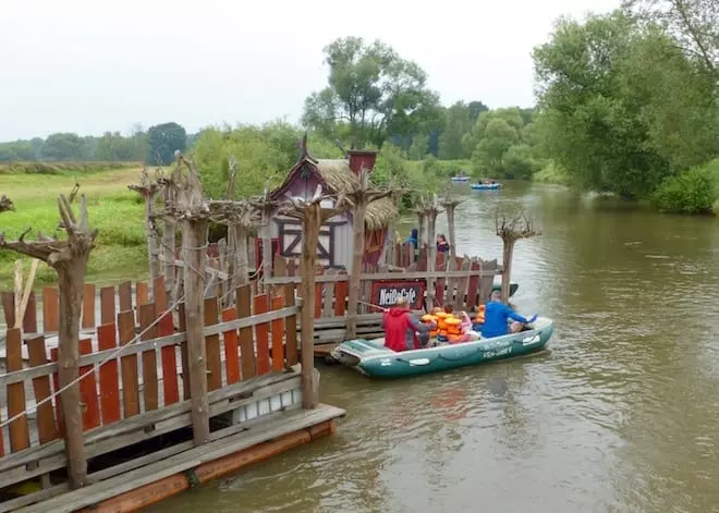 KulturinselEinsiedel-NeißecaféSchlauchbootKinder