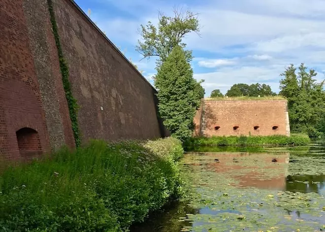 Zitadelle Spandau mit Kindern: Außenmauer
