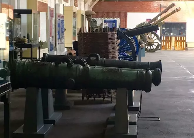 Zitadelle Spandau mit Kindern : Kanonen-Ausstellung