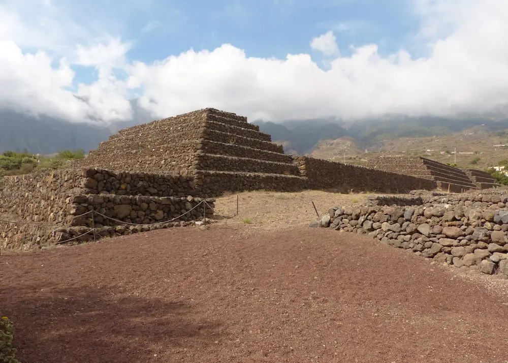teneriffa-mit-kindern-pyramiden-von-gueimar