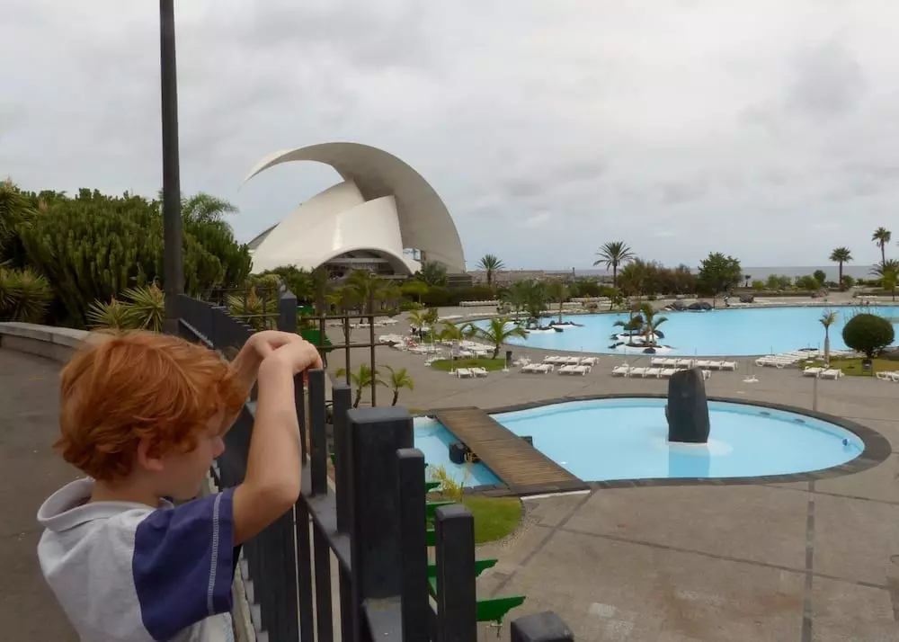 teneriffa-mit-kindern-santa-cruz-schwimmbad