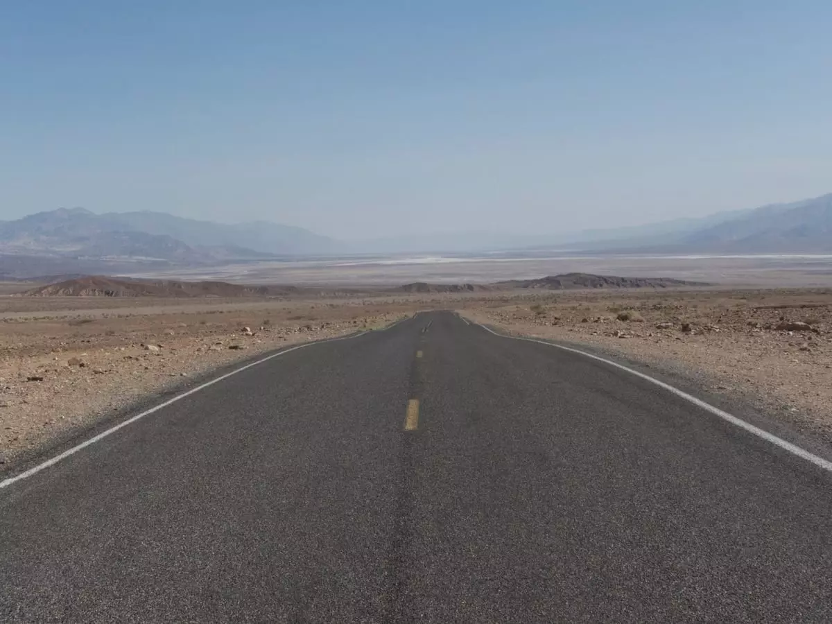 Death Valley mit Kind - Roadtrip durch die Wüste Death Valley mit Kind - Straße von Beatty
