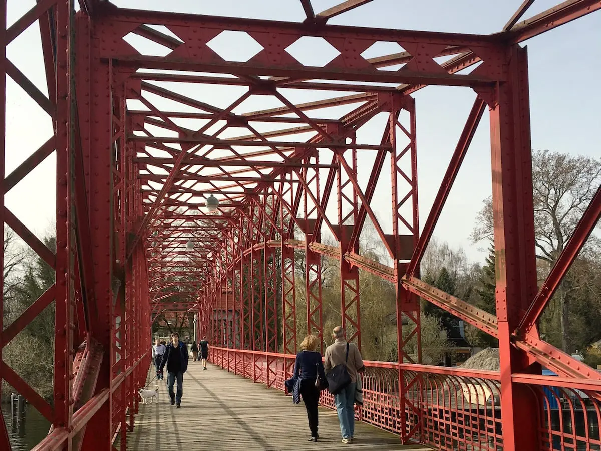 Wandern mit Kindern in Berlin-Tegel Familienausflug Tegeler See - Tegeler Hafenbrücke