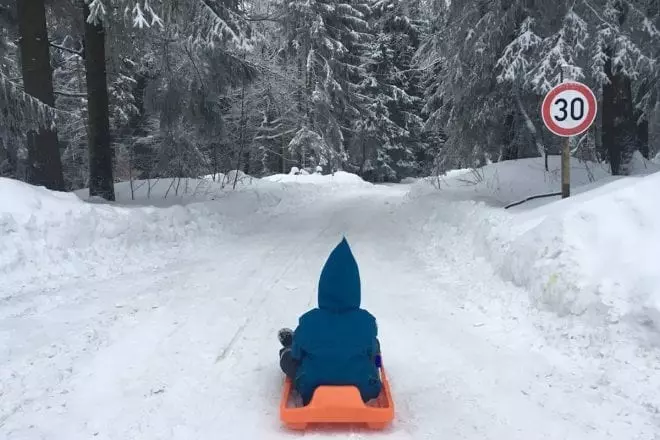 Winter mit Kindern im Fichtelgebirge - Rodeln 1