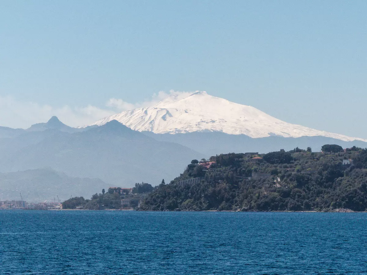 Etna vom Wasser aus - Sizilien mit Kind