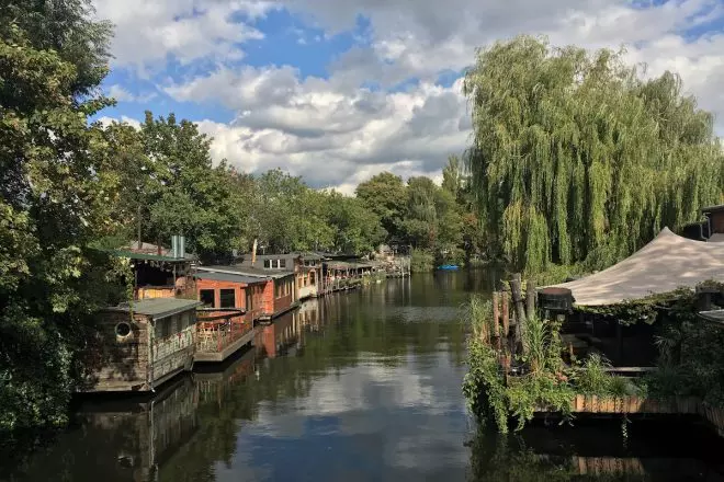 Freischwimmer - Mauerradweg im Sommer in Berlin