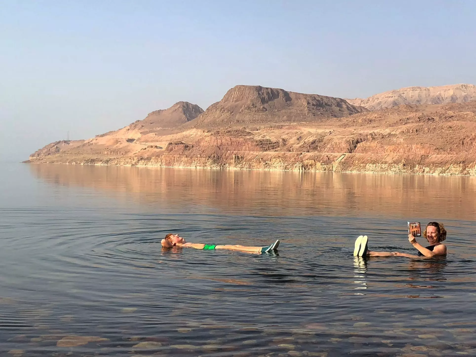 allein mit kind auf reisen am toten meer in jordanien