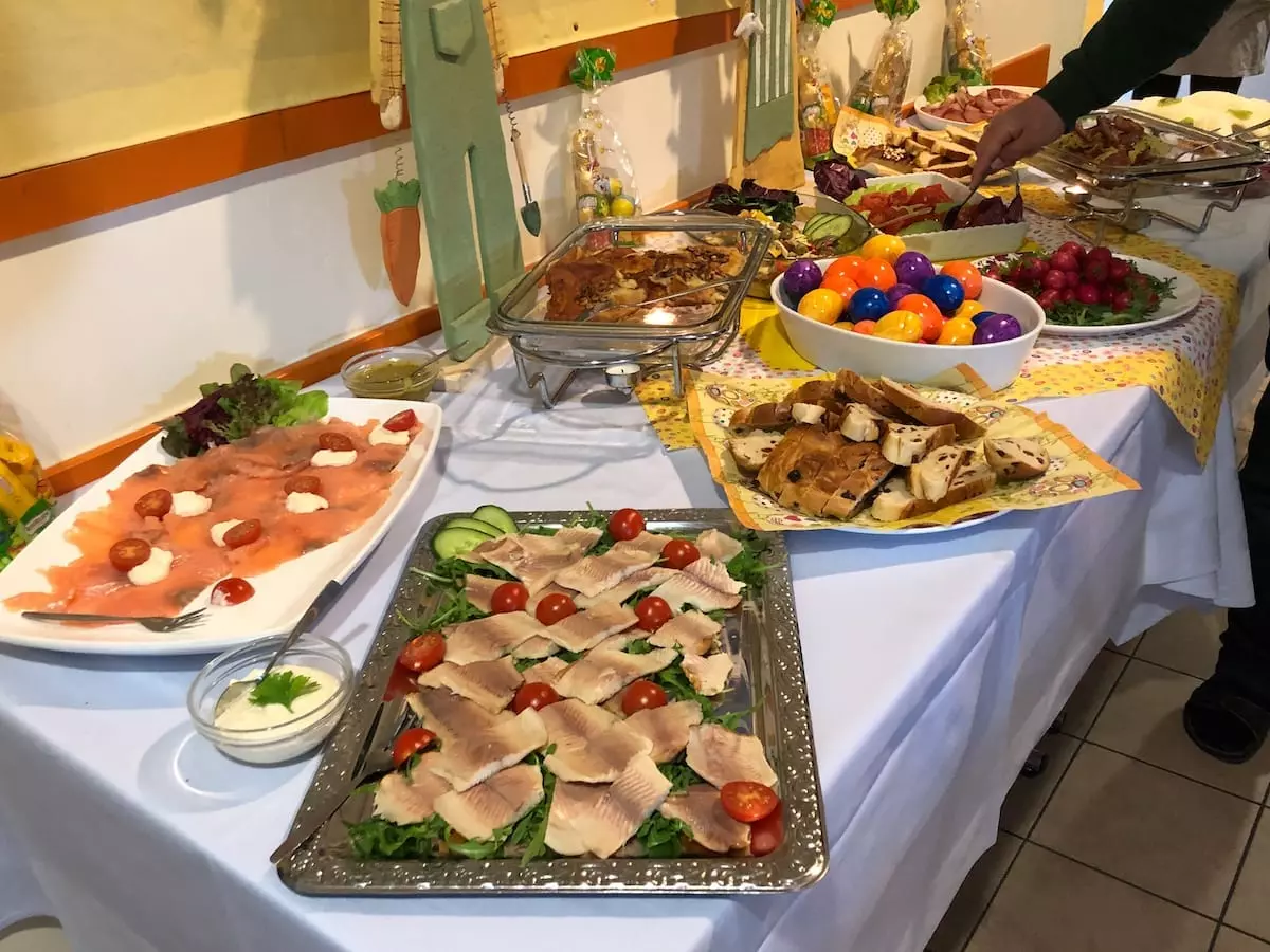 Osterbrunch im Familienurlaub in der Jugendherberge Friedrichstadt