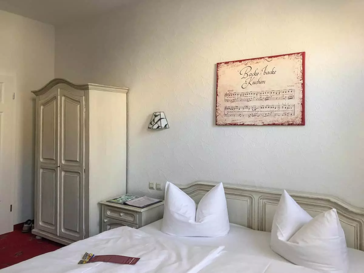 Kulturschatzsucher im Süden Brandenburgs mit Kind