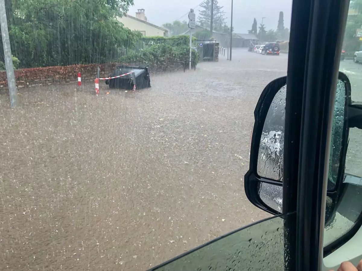 Unwetter in Korsika - Fluss statt Strasse