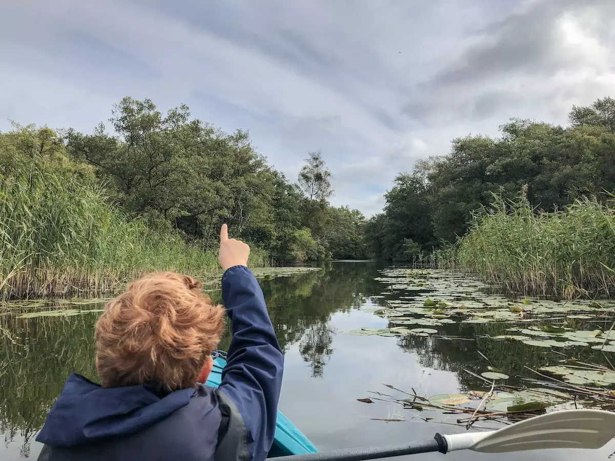 Adler gesichtet? Mit Kind im Kajak