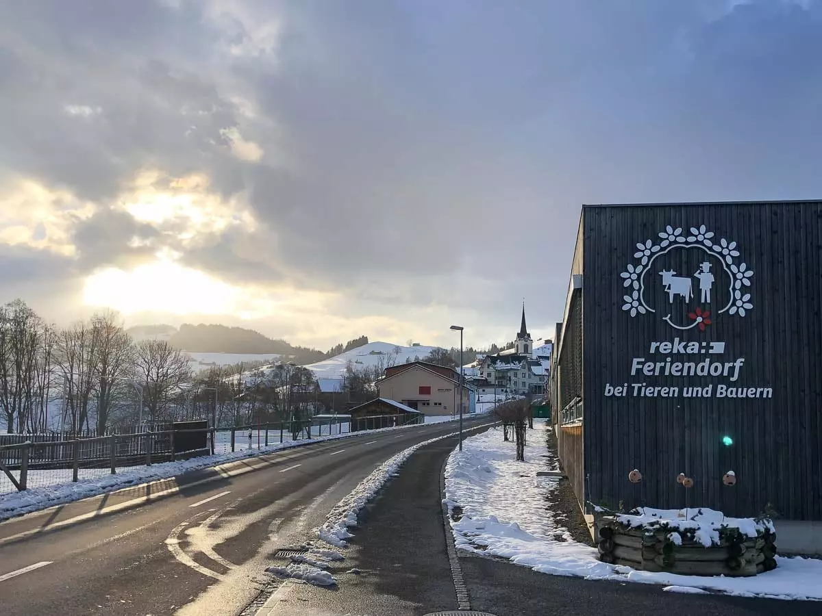 Sonnenuntergang am Reka Feriendorf Urnäsch im Winter