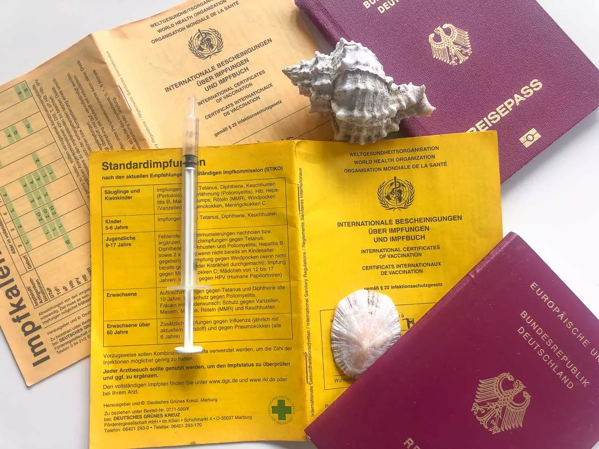 Impfbuch und Reisepass