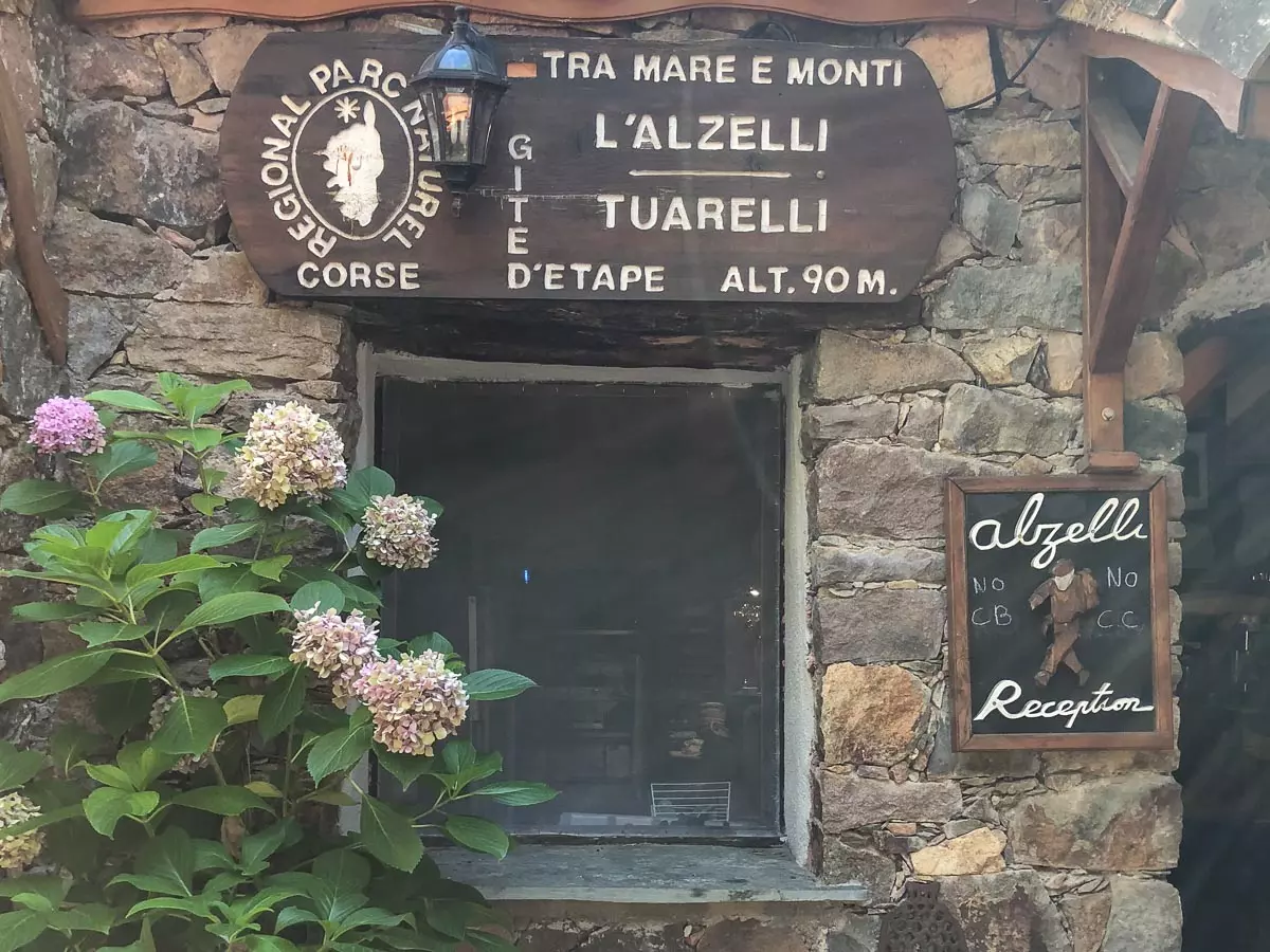 Schild der Gite d'Etappe L'Alzelli