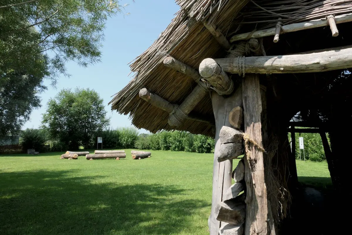 Freiluftmuseum STeinzeitdorf Pestenacker in Oberbayern