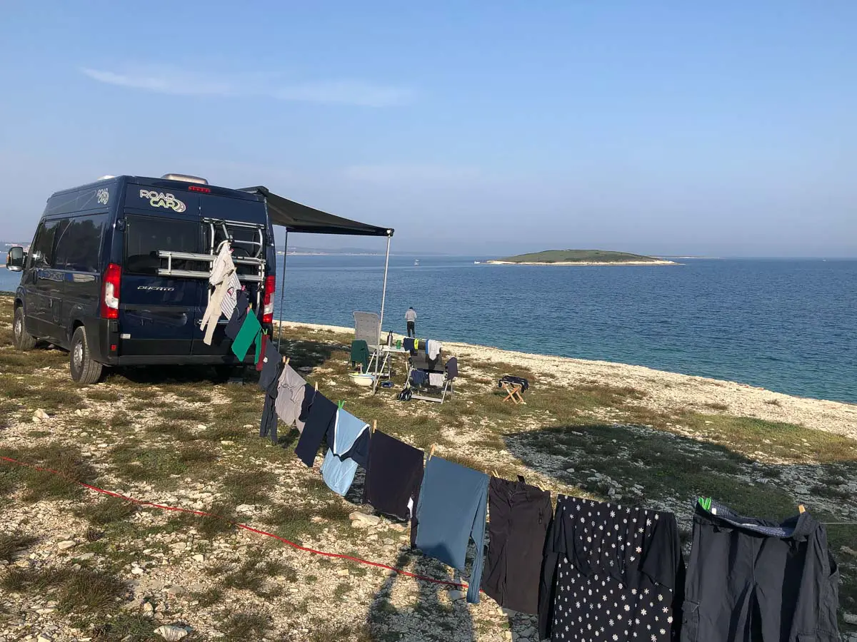 Die ultimative 9 in 1 Wohnmobil Packliste: Das darf im Wohnmobil Urlaub nicht fehlen
