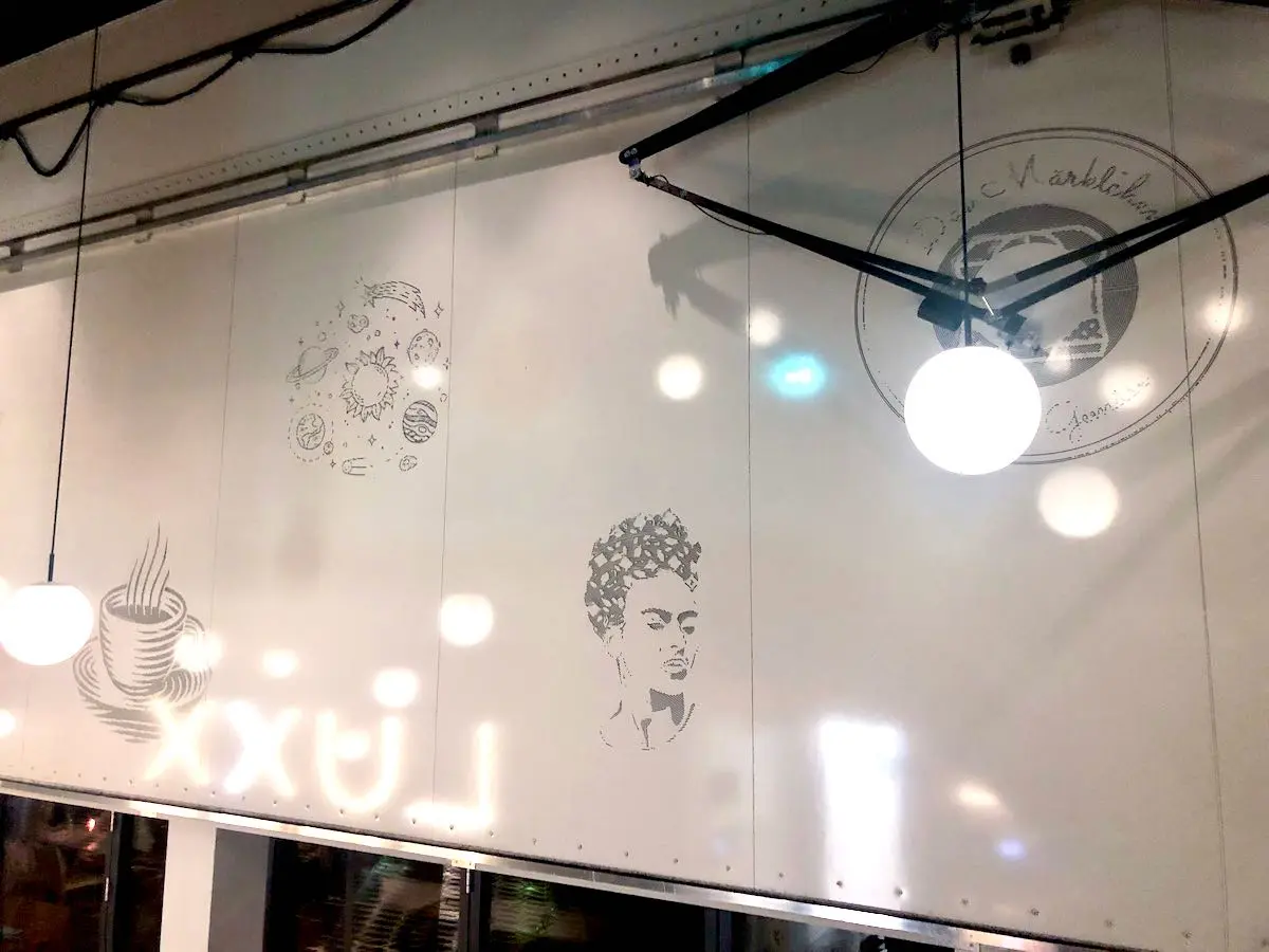 Zeichenmaschine im Restaurant Luxx in der Kunsthalle Mannheim