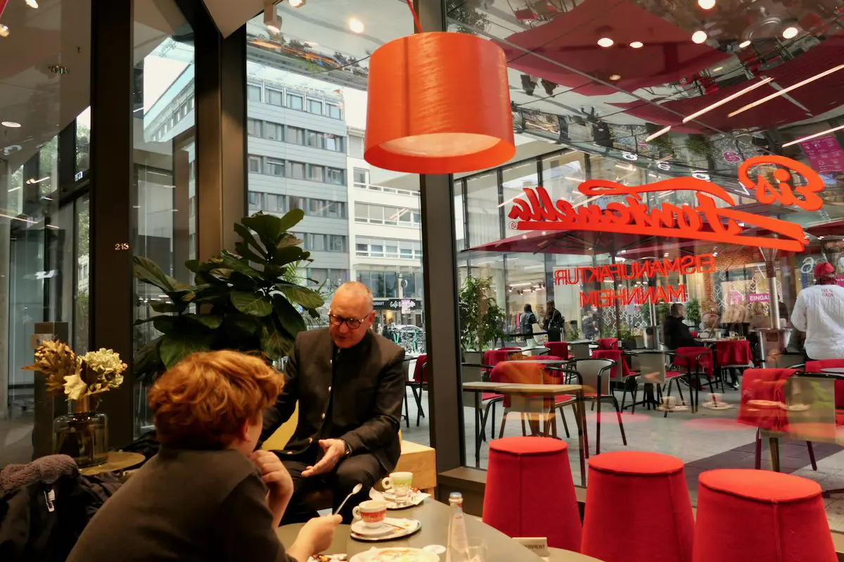 Eiscafe Fontanella Mannheim mit dem Erfinder von Spaghetti-Eis