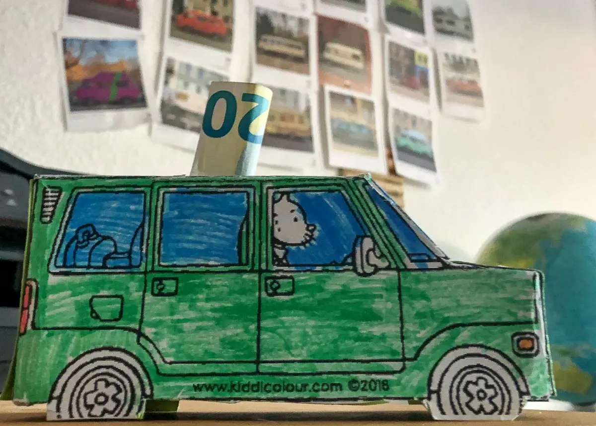 Selbstgebastelte Spardose für den Urlaub in Form eines Campers