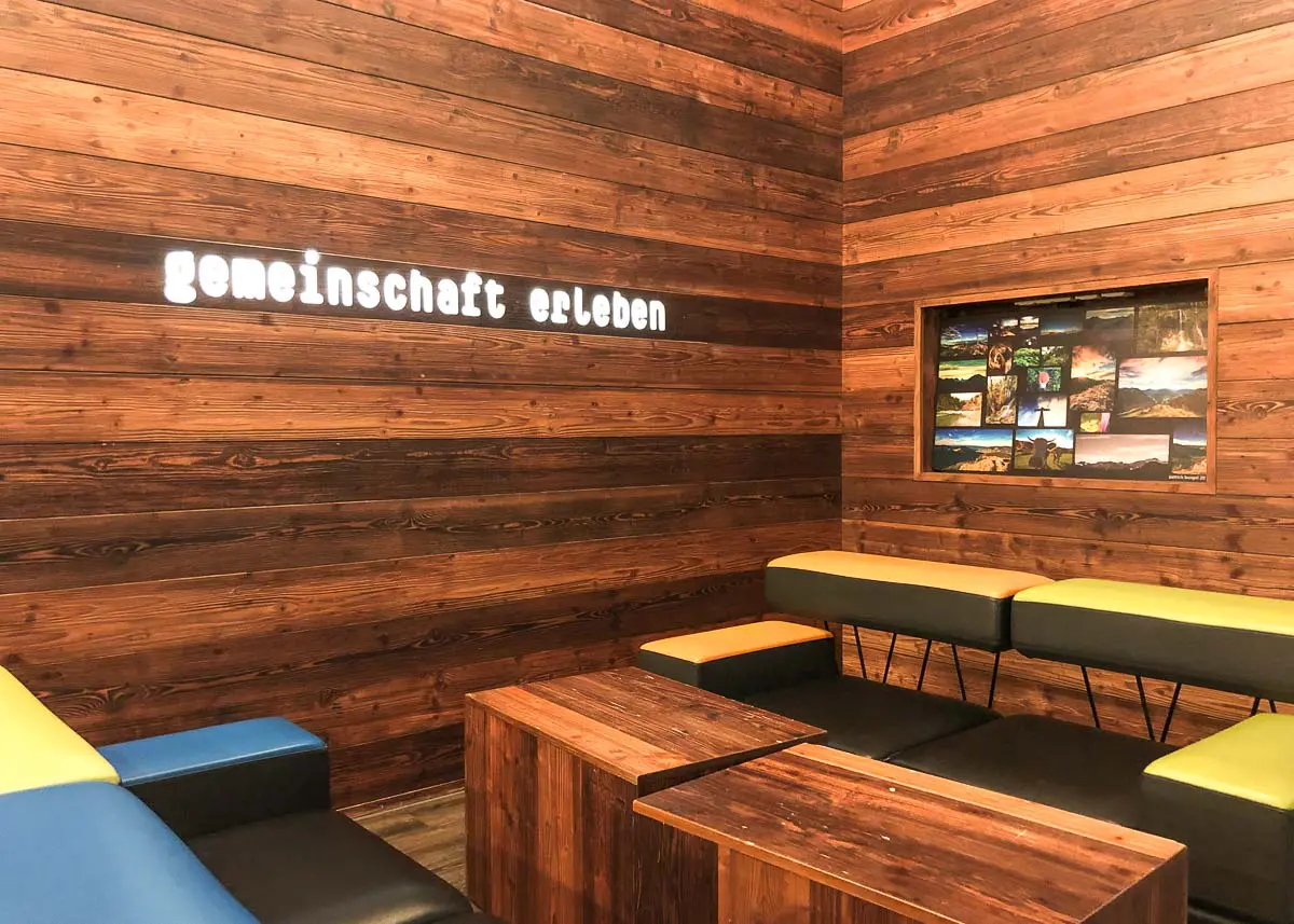 Lounge in der Jugendherberge Oberammergau