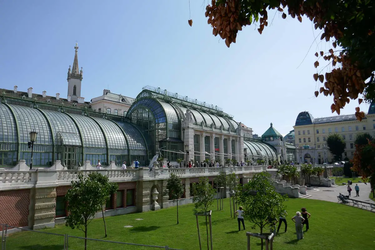 Palmenhaus mit Schmetterlingshaus Hofburg