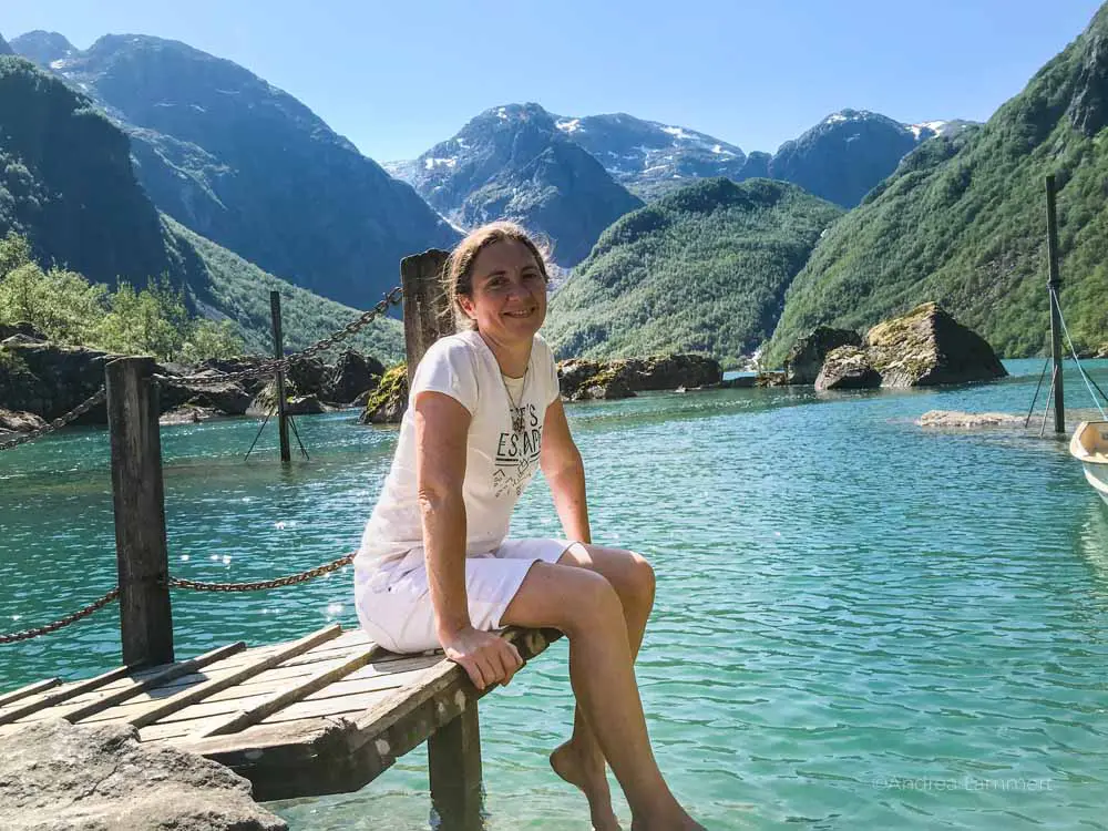 Andrea am Bondhusvatnet See (Copyright: Andrea Lammert)