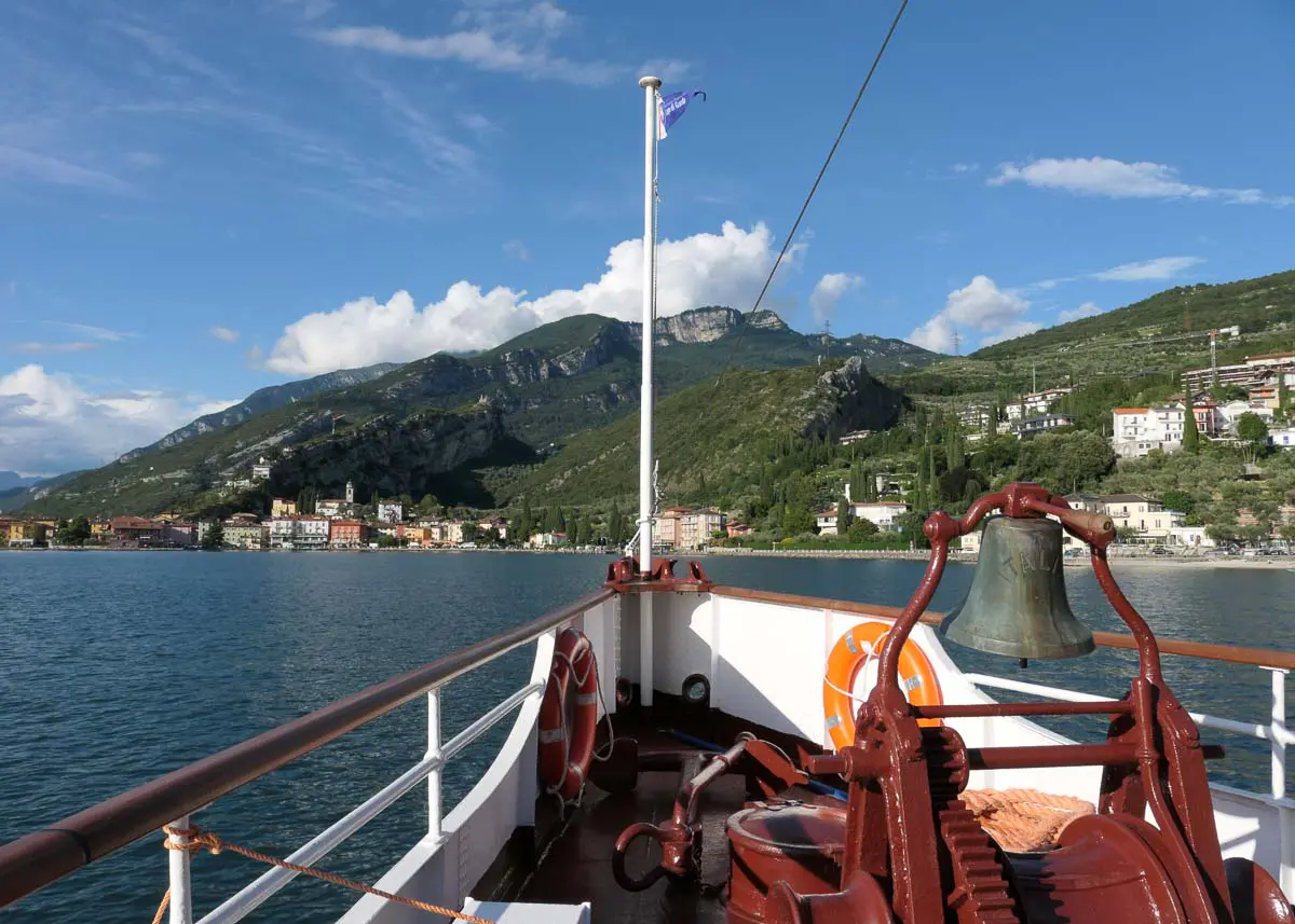 Mit dem Dampfer erreicht man auf dem Gardasee Ausflugsziele überall