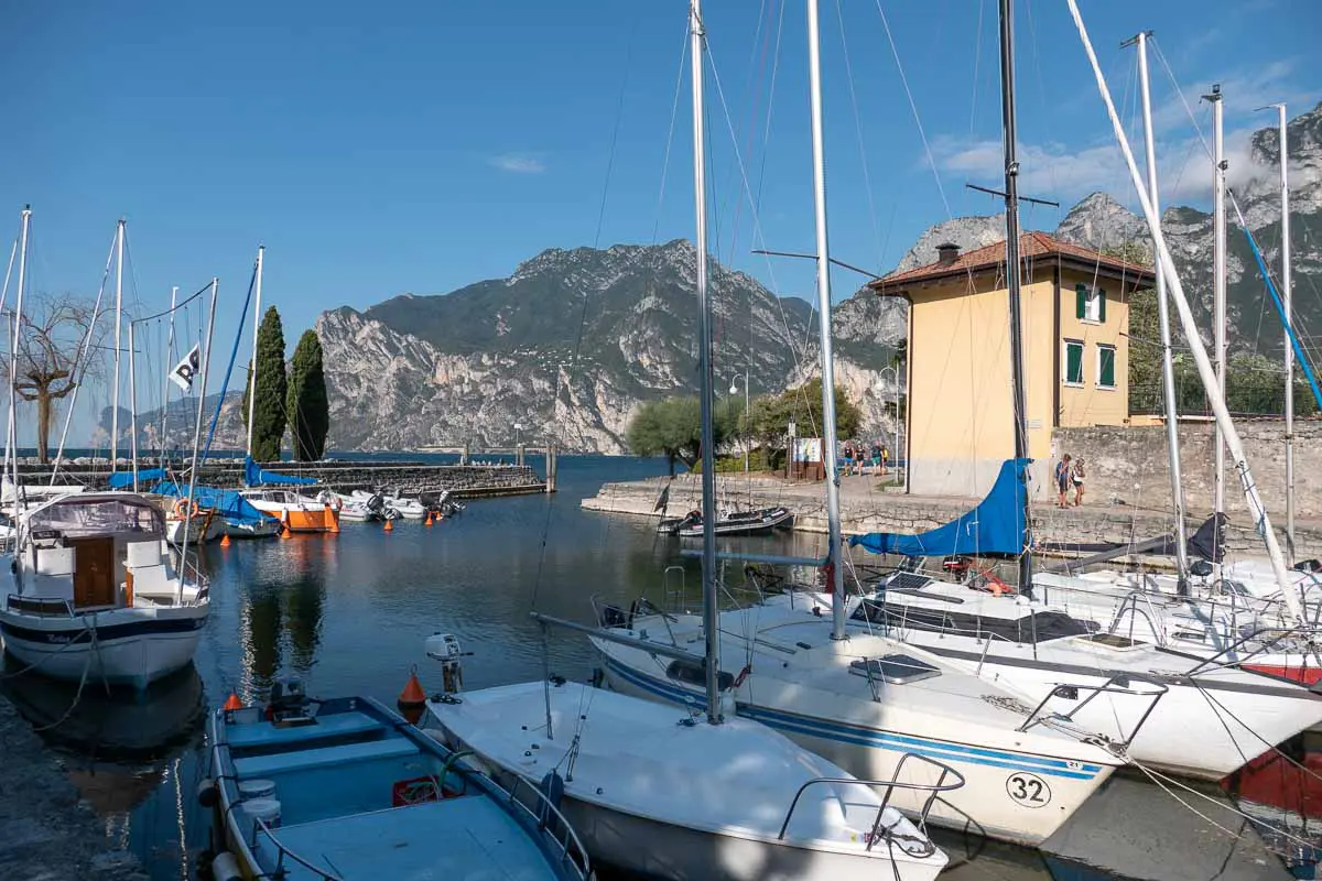 Kleiner Jachthafen in Torbole