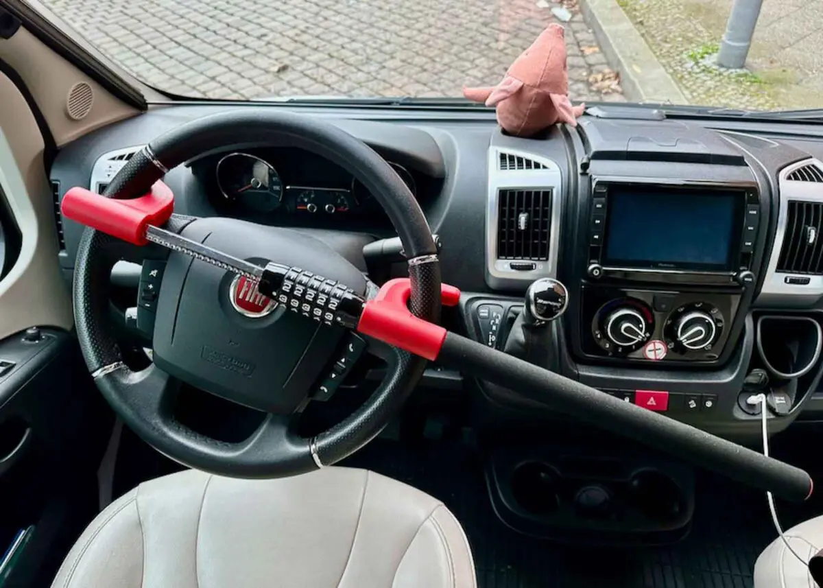 Lenkradkralle zum Diebstahlschutz Wohnmobil