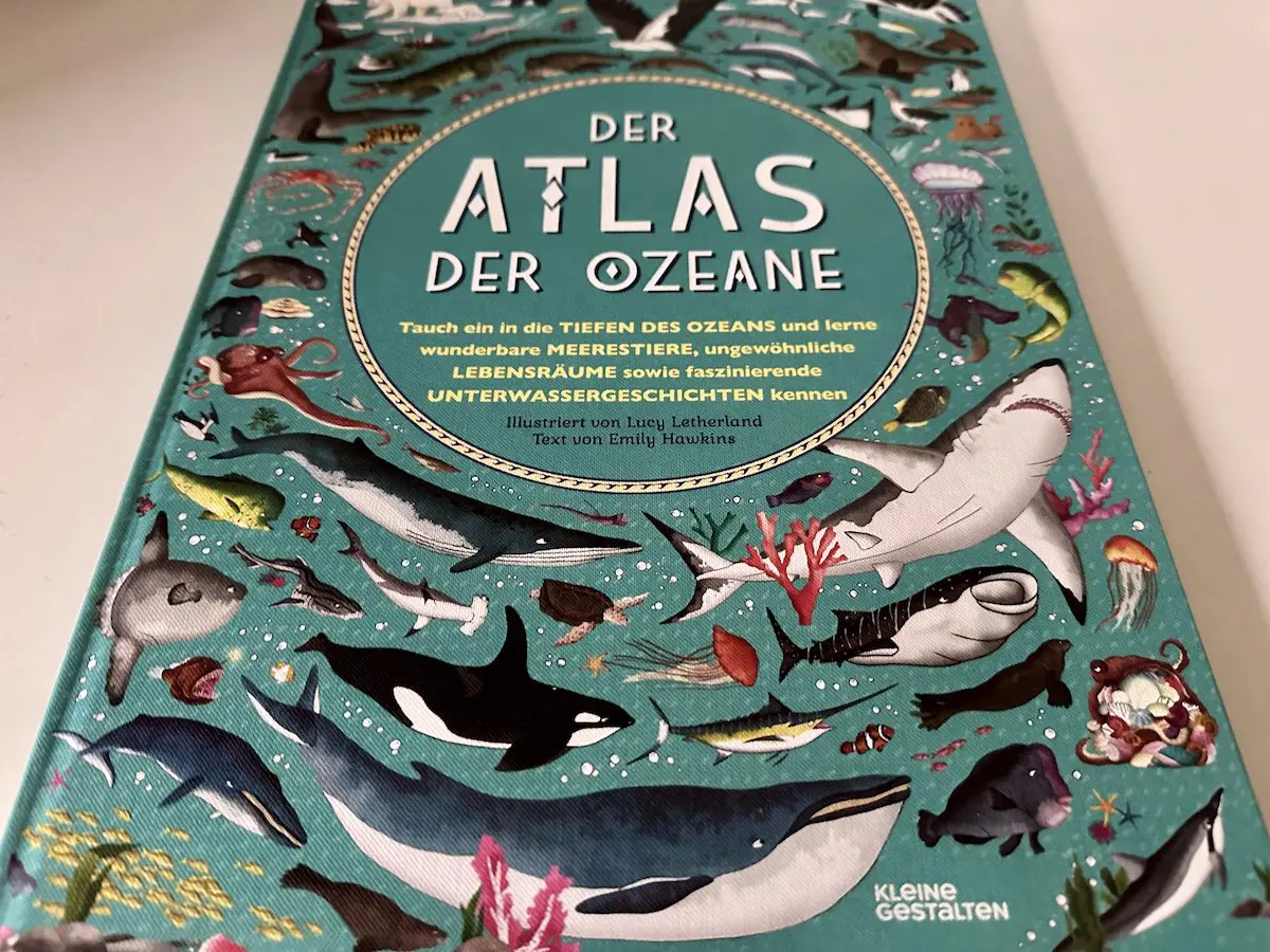 Titelansicht des illustrierten Bildbandes und Sachbuch für Kinder "Atlas der Ozeane"