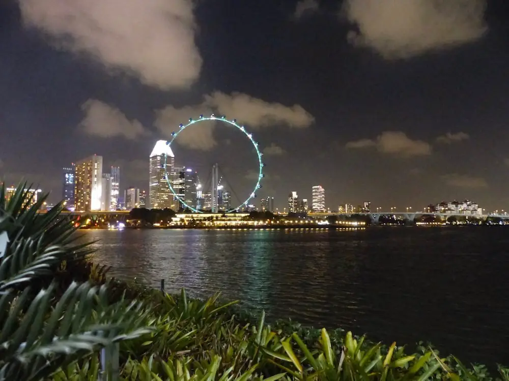 Familienreise Singapur - High Flyer bei Nacht