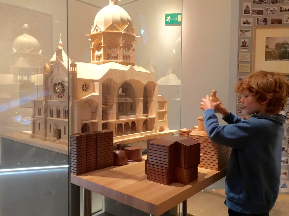 Das Jüdische Museum Berlin mit Kind lädt ein zum Synagogen-Nachbau