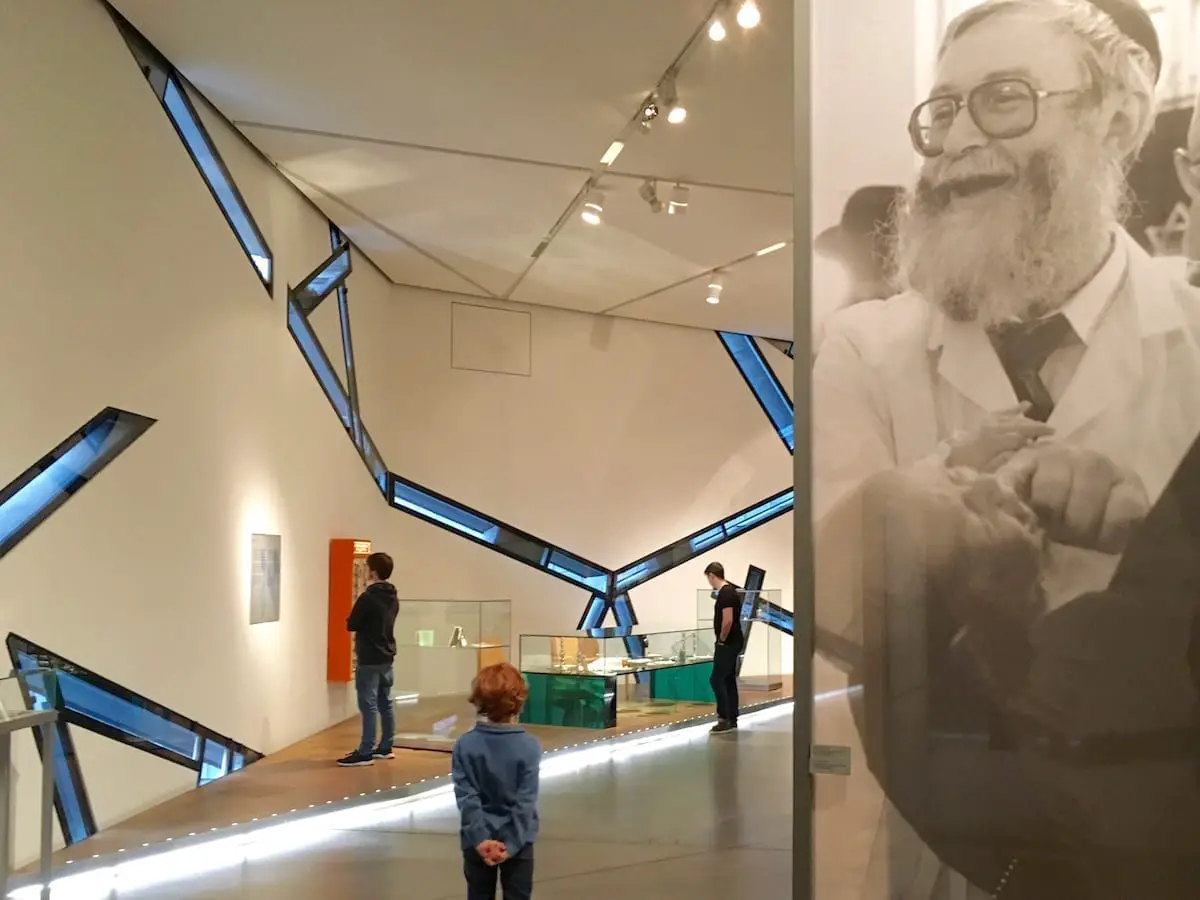 Das Jüdische Museum Berlin mit Kind besticht auch mit Architektur