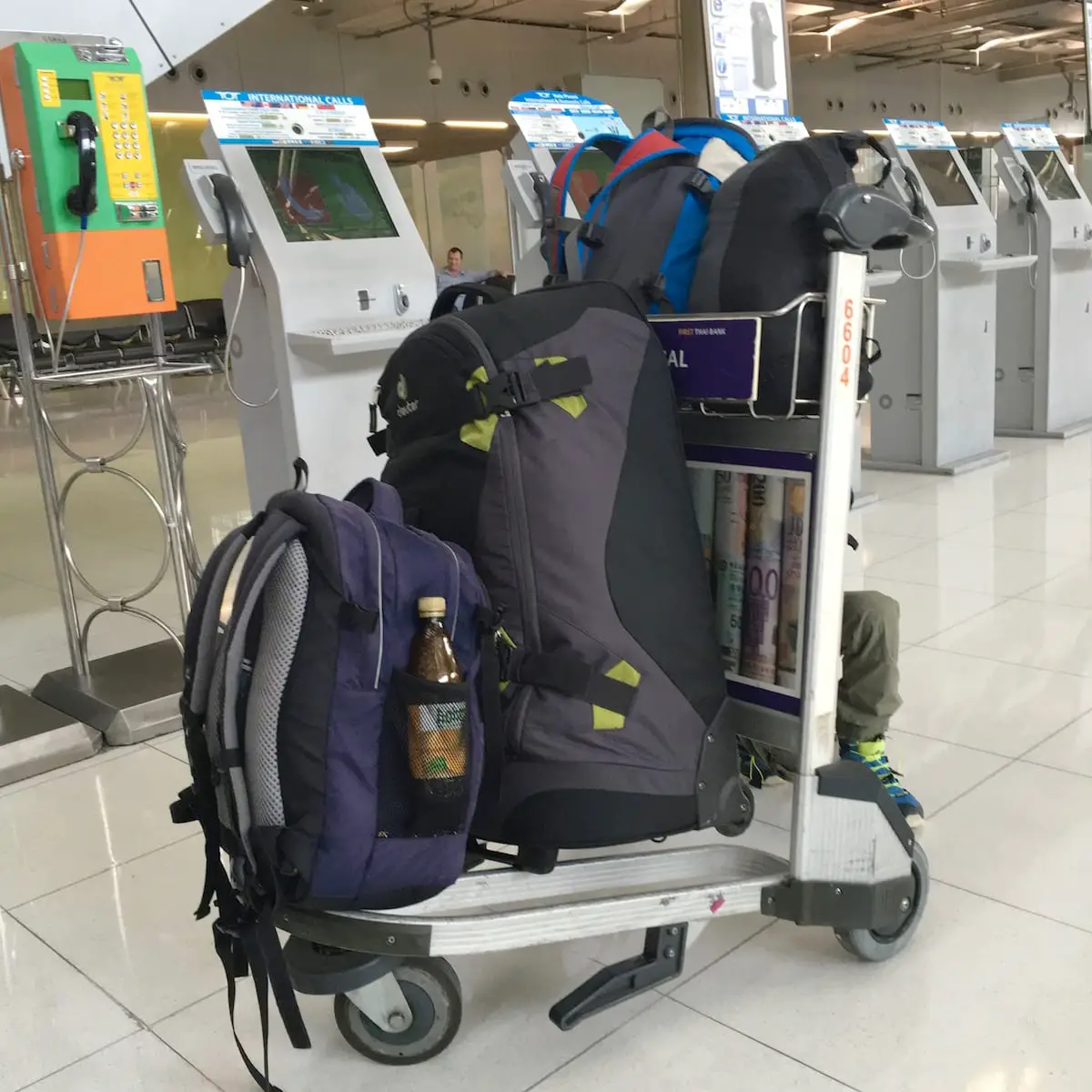 Rollkoffer, Rucksack, Kinderrucksack - Gepäckstücke für Reisen allein mit Kind und Baby