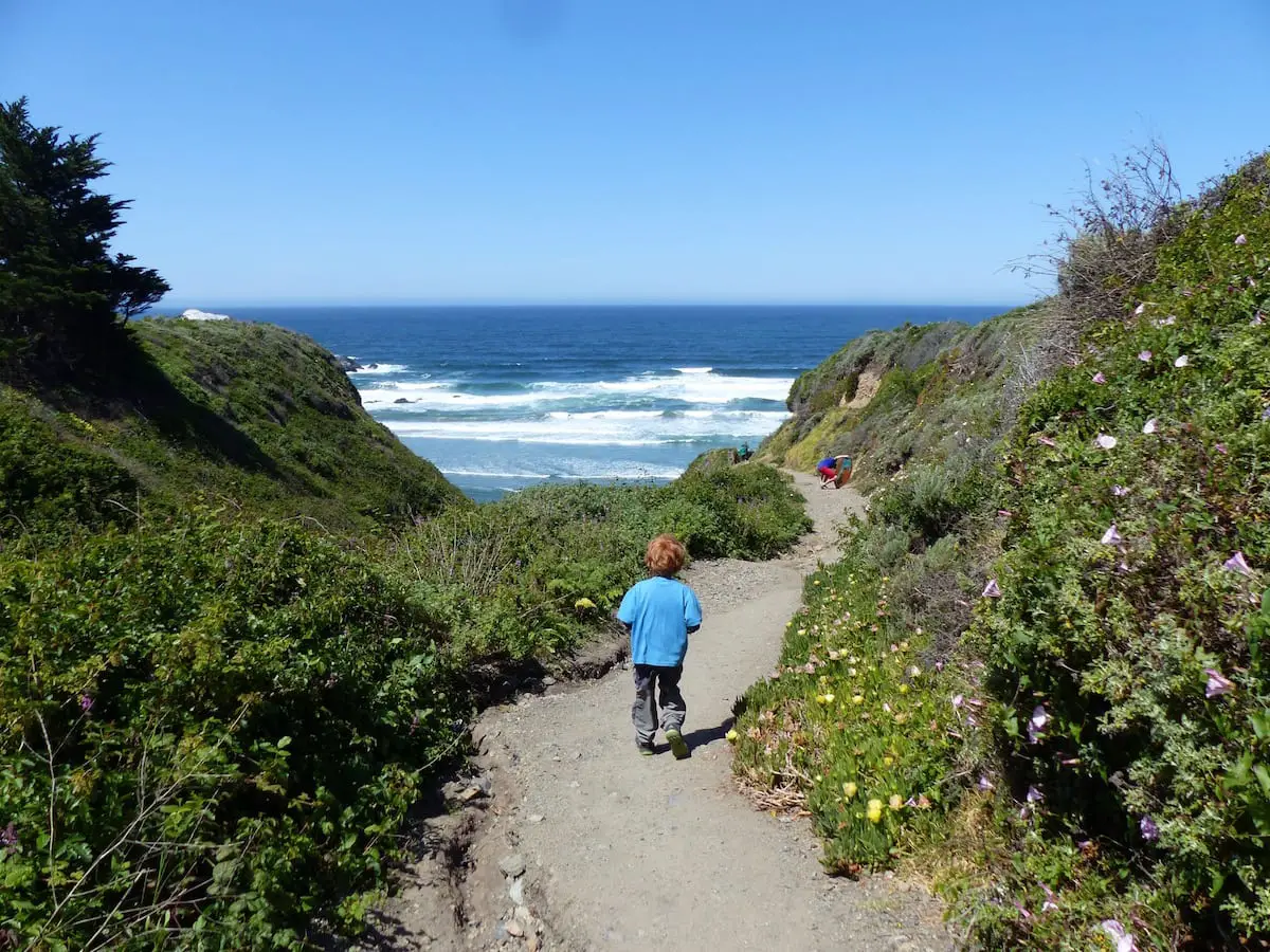 Kalifornien mit Kind in Big Sur - Wanderweg zur Felsenküste