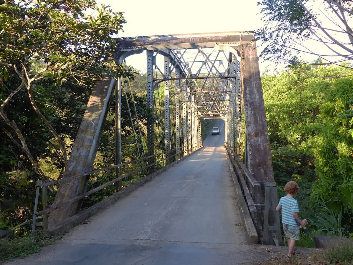 Panama Roadtrip Kinder - Brücke