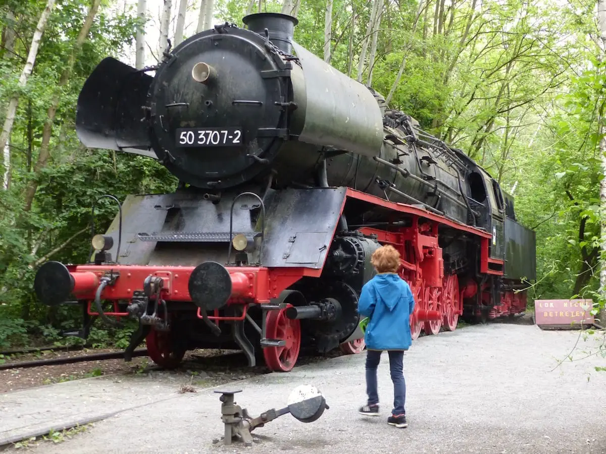 Natur-Park Südgelände Berlin mit Kindern - historische Lokomotive