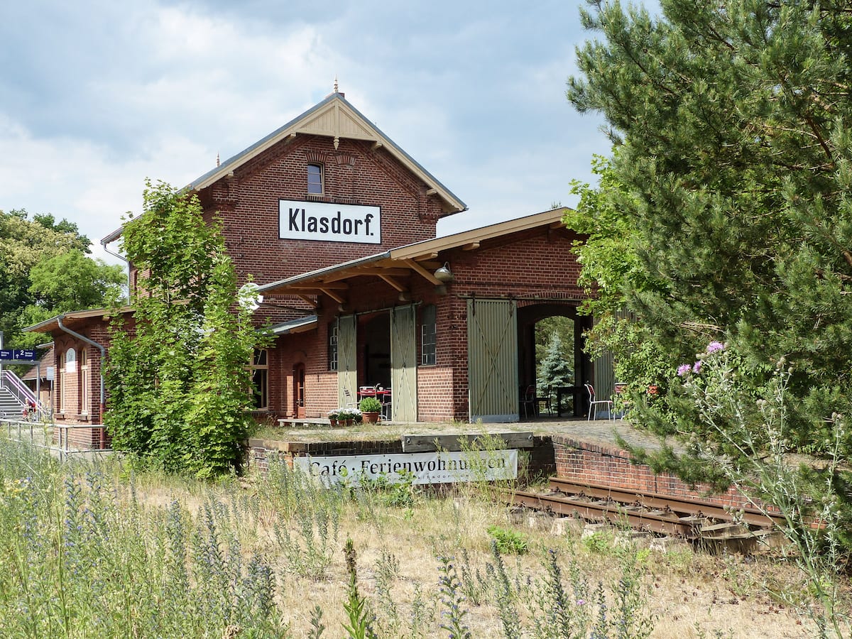 Bahnhof Kasdorf - Ausgangspunkt für den Familienausflug zum Museumsdorf Glashütte