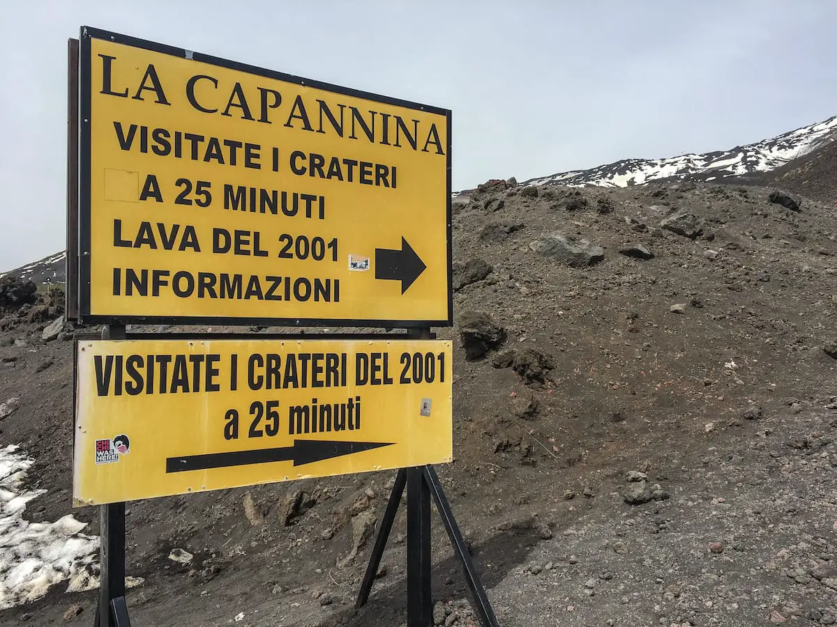 Wandern auf Sizilien - Wegweiser am Etna Süd