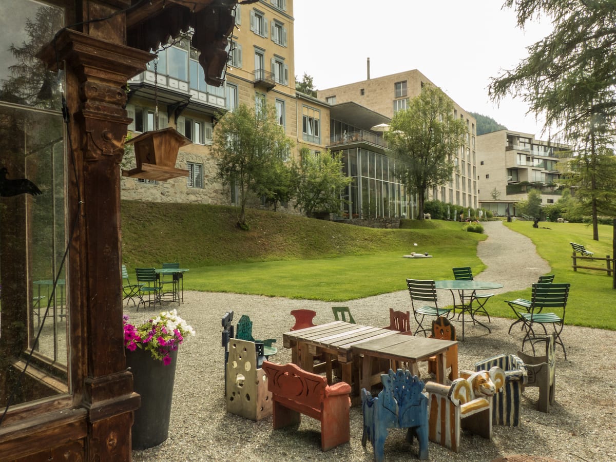 Saratz - familienfreundliches Hotel in Pontresina - Kinderbetreuung draußen