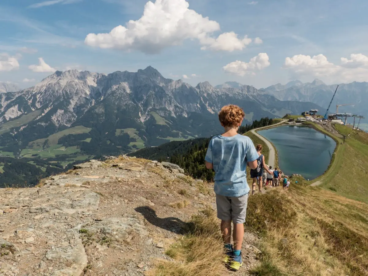 Urlaub in Österreich mit Kind - Familienwanderung mit dem Team vom Eggerhof