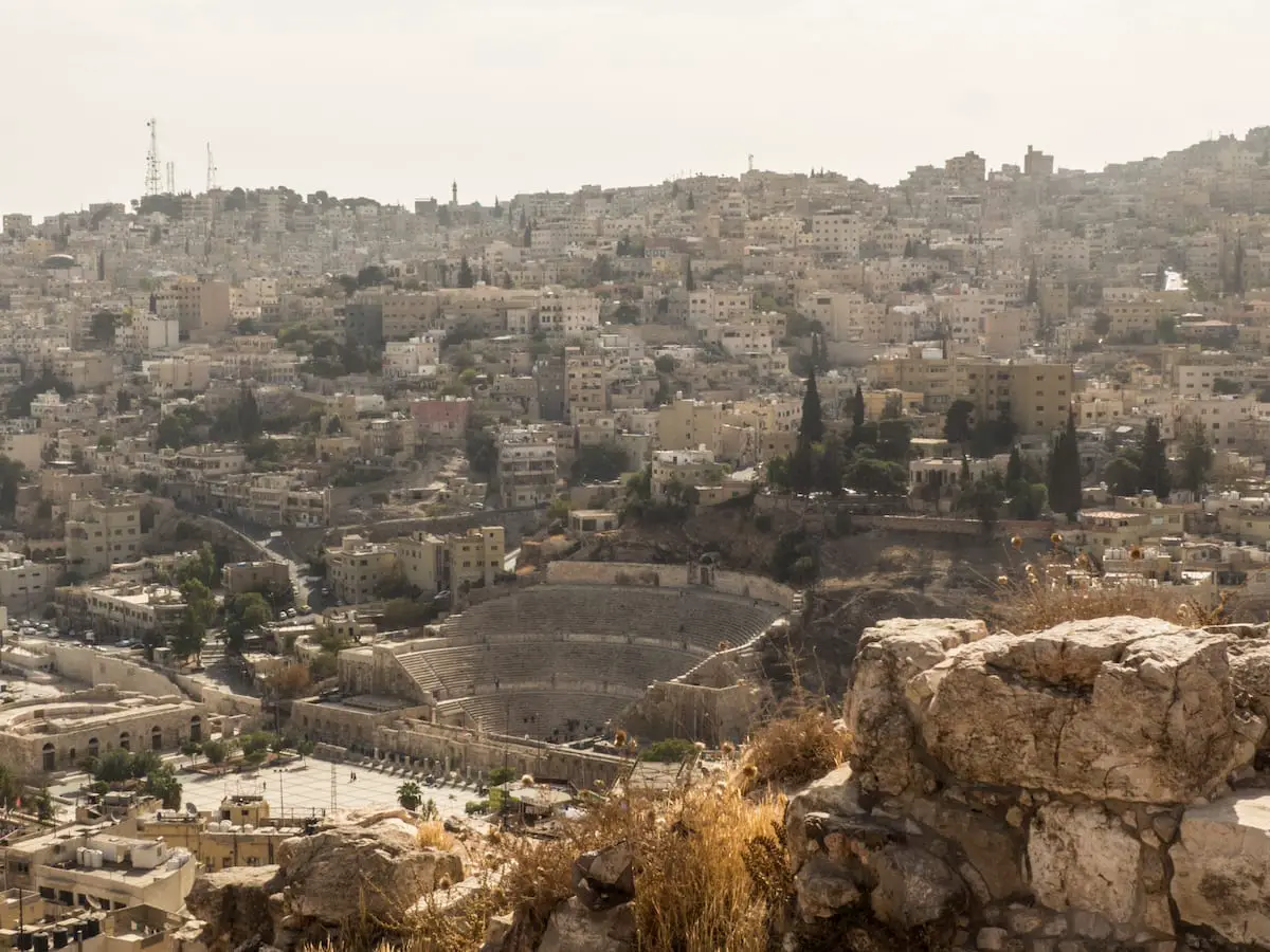 Ausblick vom Zitadellenhülle in Amman (Jordanien) auf das Römische Theater