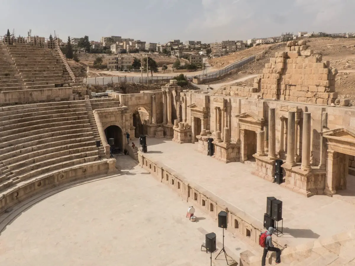 Blick in das römische Theater von Jerash