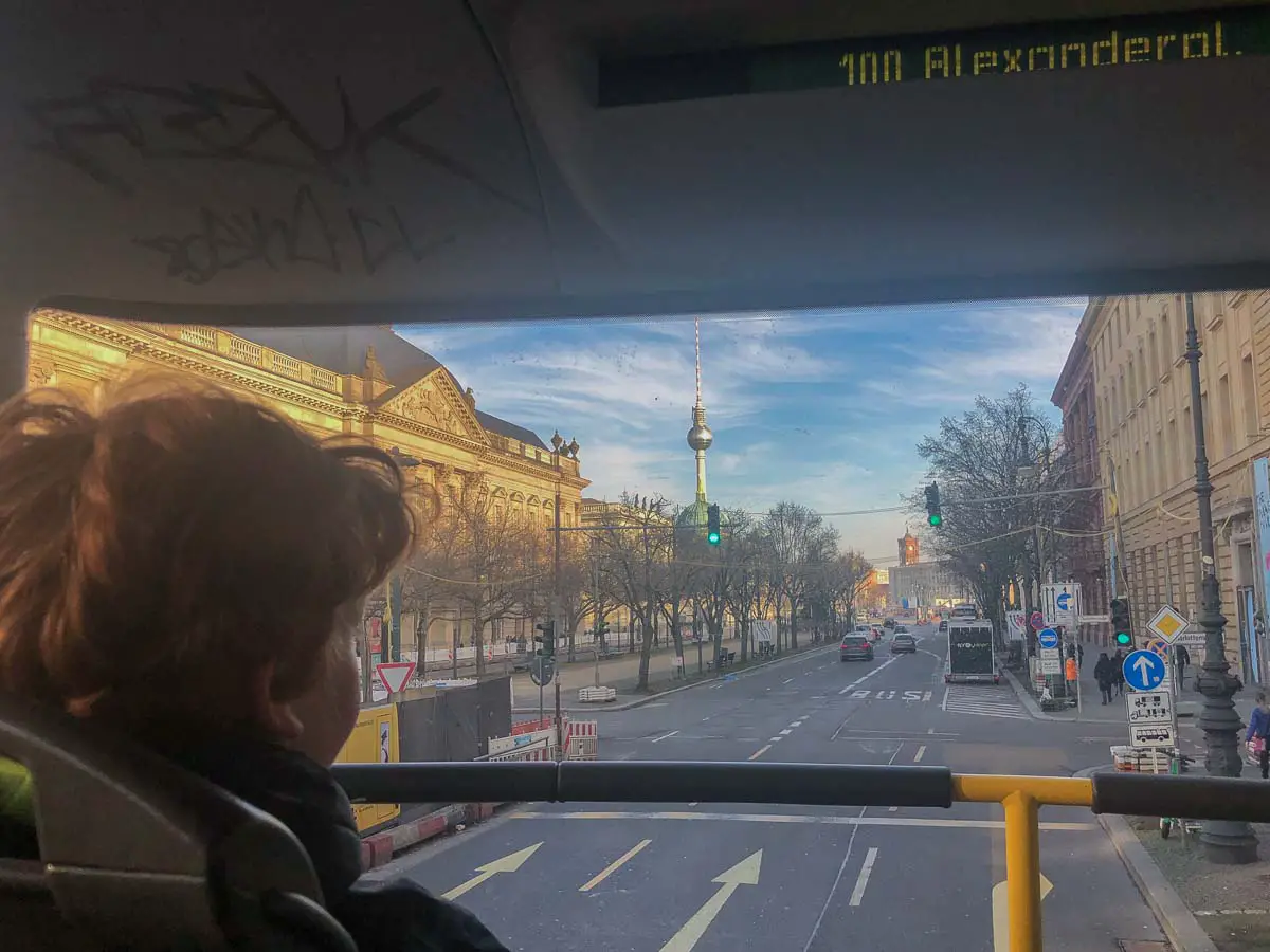 Unterwegs mit Kind auf der Buslinie 100 Berlin Richtung Alexanderplatz