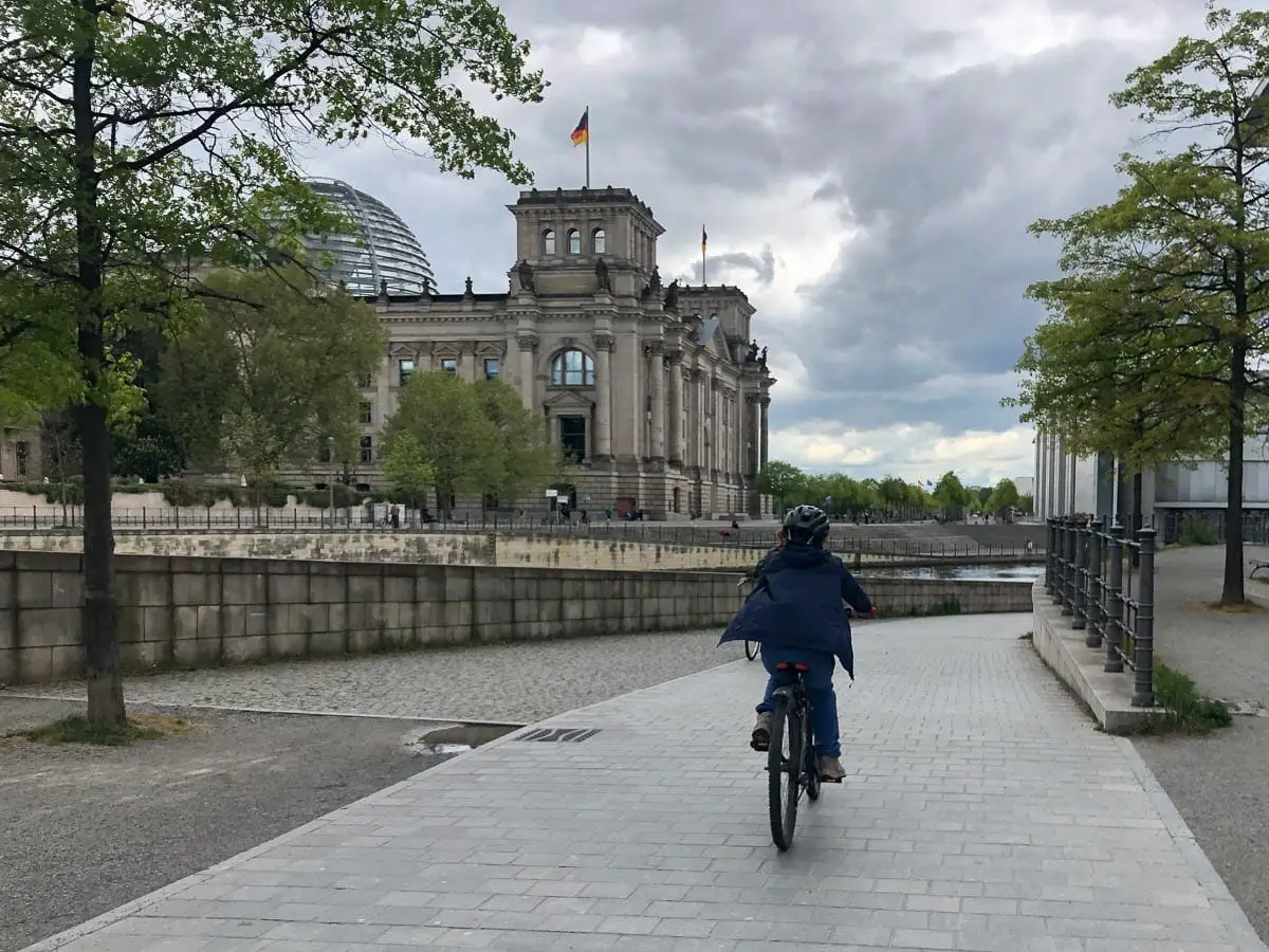 Fahrradtouren Berlin -Spreeradweg am Bundestag / Reichstag
