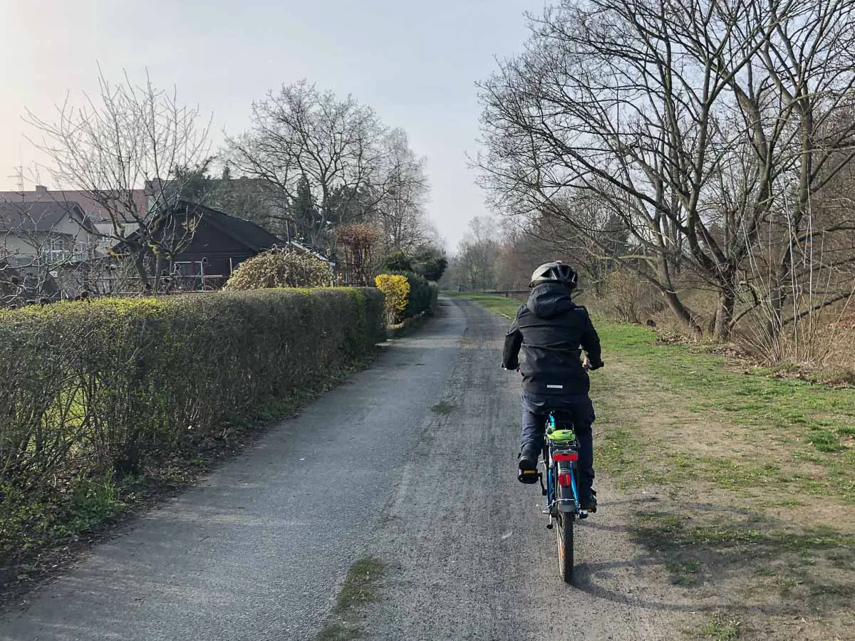 Mit Fahrrad und Kind durch Berlin-Tegel